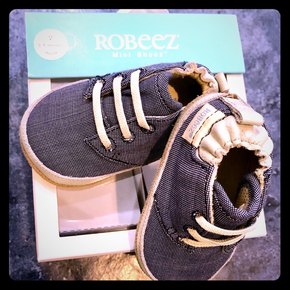 Robeez mini shoes blu and white 2T, 3-6 months
